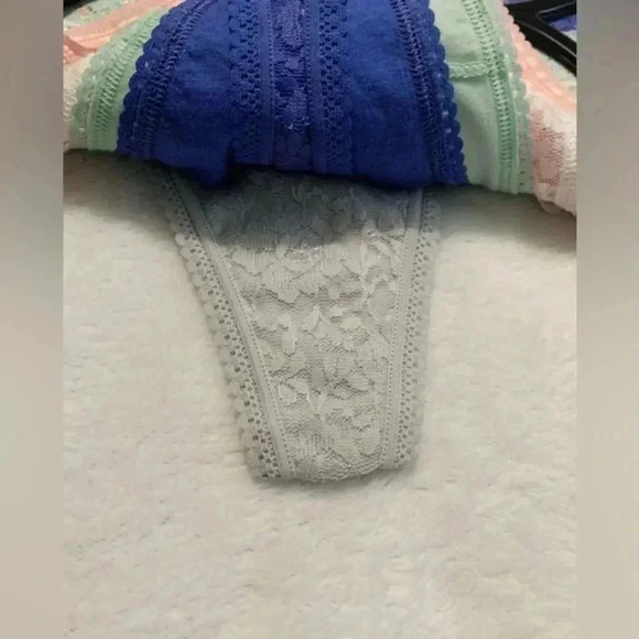 BETSEY JOHNSON PACK OF  5 LACE THONGS L - Picture 5 of 5